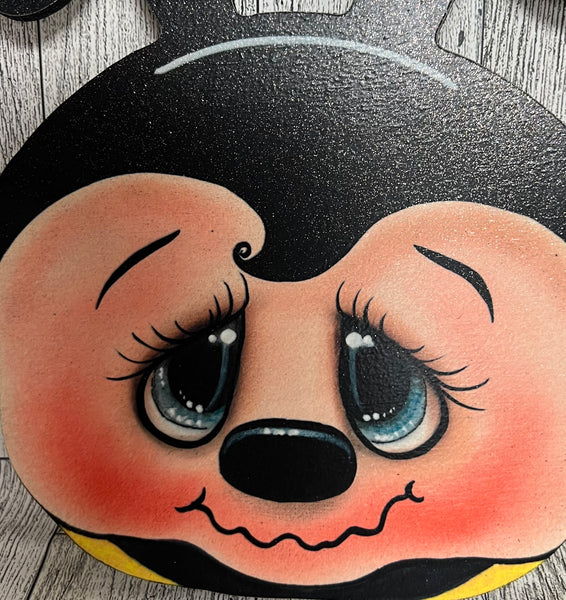Bee face 8”