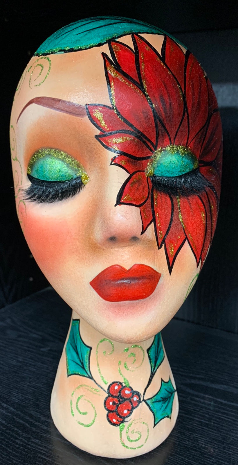 Mannequin poinsettia